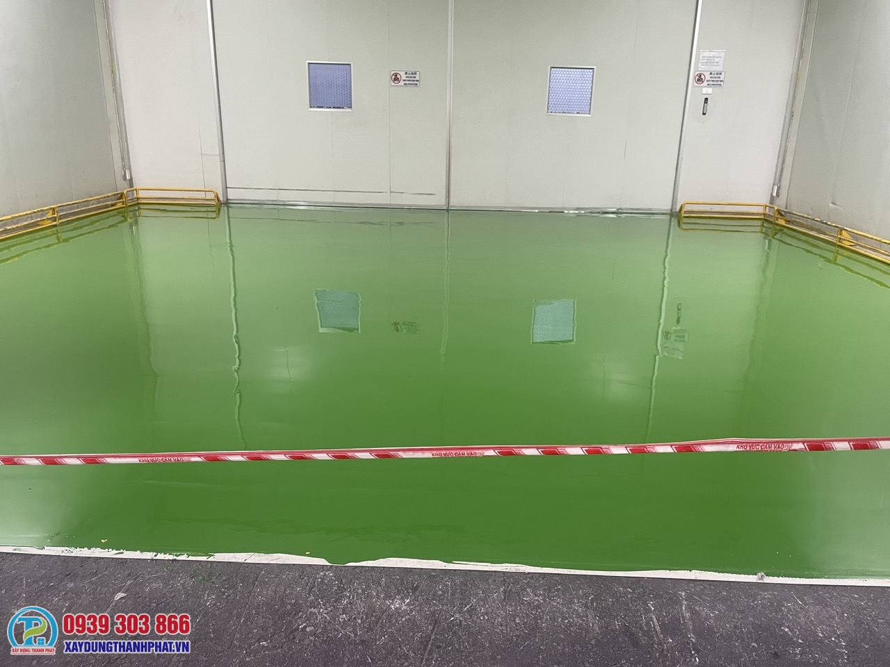 THI CÔNG SƠN EPOXY TỰ SAN PHẲNG HCM CHUẨN GMP UY TÍN, CHẤT LƯỢNG 5 công đoạn chờ khô khi thi công sơn epoxy tự san phẳng hcm