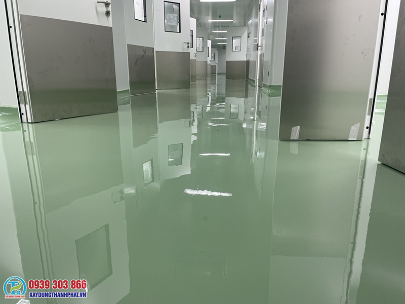 THI CÔNG SƠN SÀN EPOXY LONG AN: THAO TÁC XỬ LÝ NỨT KẾT CẤU BÊ TÔNG NỀN TRƯỚC KHI LĂN COAT 9 Quy trình thi công sơn sàn epoxy Long An đòi hỏi sự kết hợp nhuần nhuyễn giữa tiêu chuẩn vật tư và thi công
