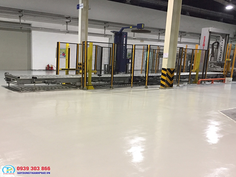 THI CÔNG SƠN SÀN EPOXY BÌNH DƯƠNG: QUY TRÌNH MÀI TẠO NHÁM ĐẠT CHỈ SỐ CSP 3 CHO SÀN XƯỞNG CỦ 11 <em>Xây Dựng Thành Phát sở hữu đội ngũ thợ lành nghề, kỹ sư hóa chất giám sát trực tiếp 100% tại công trình thi công sơn sàn epoxy Bình Dương</em>