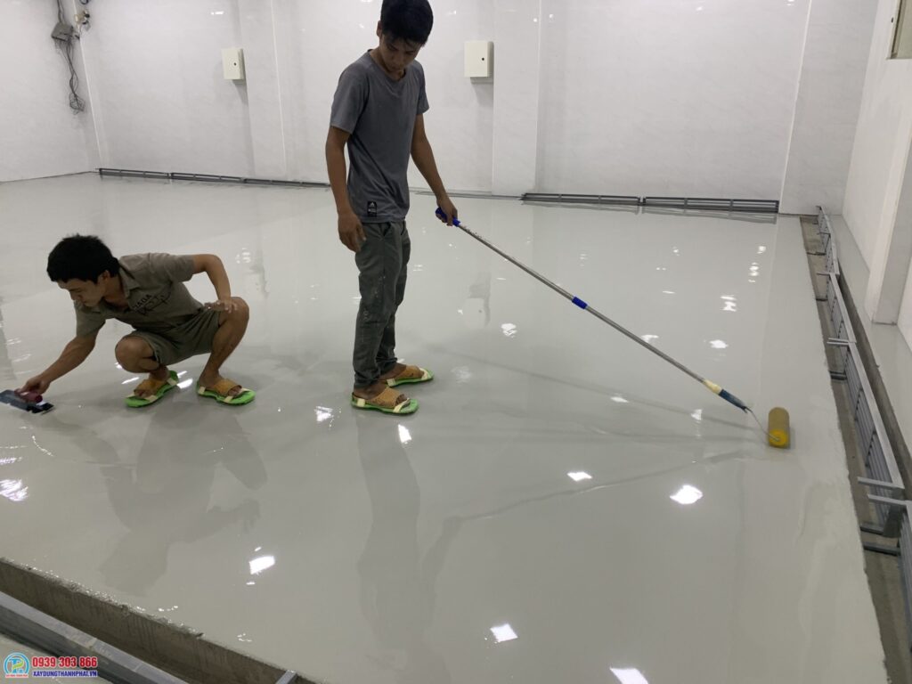 NHỮNG LƯU Ý CẦN BIẾT KHI SƠN NỀN EPOXY NHÀ XƯỞNG GỐC DẦU 5 thợ thi công sơn epoxy